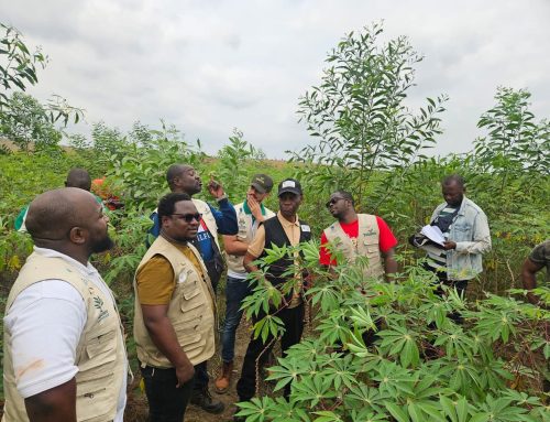Kongo Central : le FONAREDD, avec les membres du COPIL du PAPS, évalue les avancées des interventions de One Acre Fund à Songololo